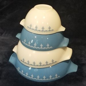Vintage Pyrex Snowflake Garland Cinderella bowls